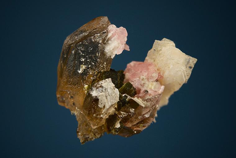 BERTRANDITE with RHODOCHROSITE on QUARTZ